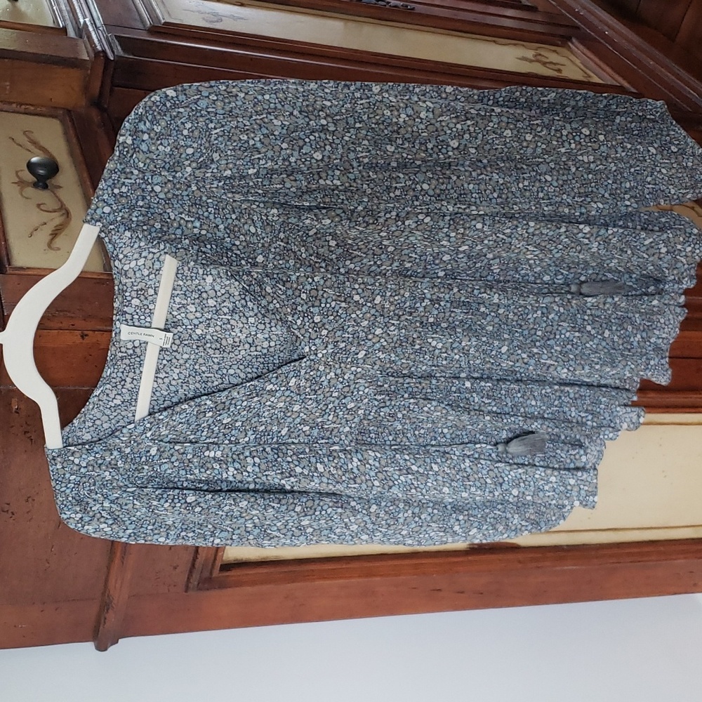 Gentle fawn floral flowy blouse